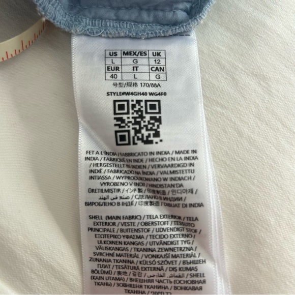 ➕Guess Light Blue crop shirt with ivory embroidery Large. NWOT - Picture 8 of 11